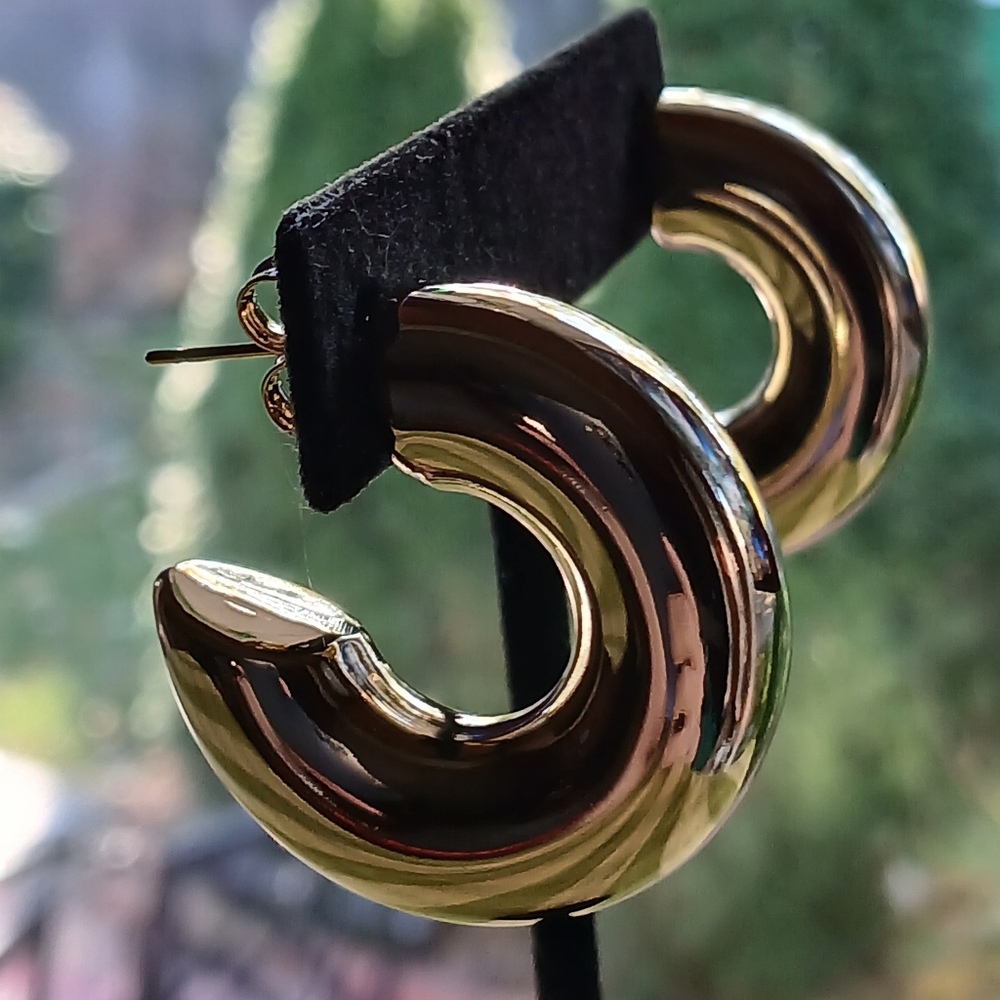 🌞18 K Gold Filled Puffed Hoop Earrings🌞